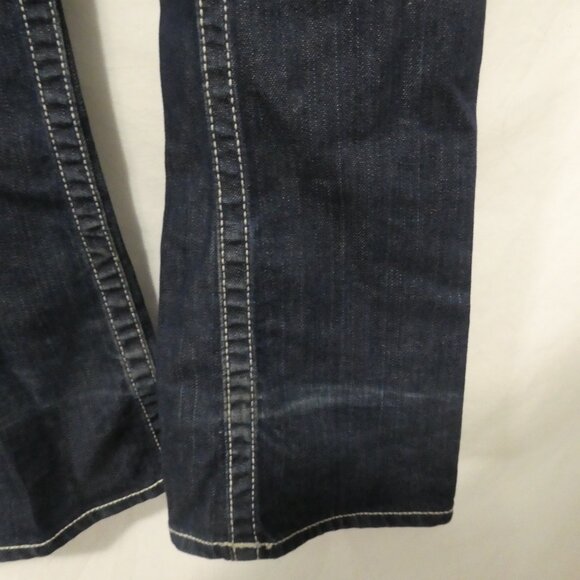 TRUE RELIGION BRAND JEANS | size 26 | Classic Dark Blue Straight Leg Denim Jeans - Picture 9 of 16